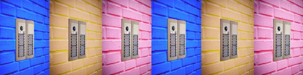 Carrusel de 6 porteros y videoporteros en Tenerife sobre murales de colores llamativos azul amarillo y rosa